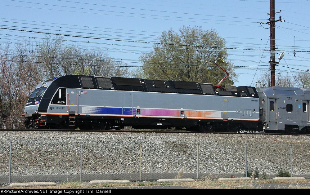 NJT 4524 pushes east